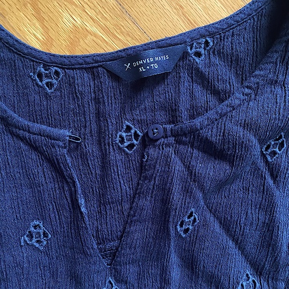 Detailed navy blouse - Picture 2 of 3